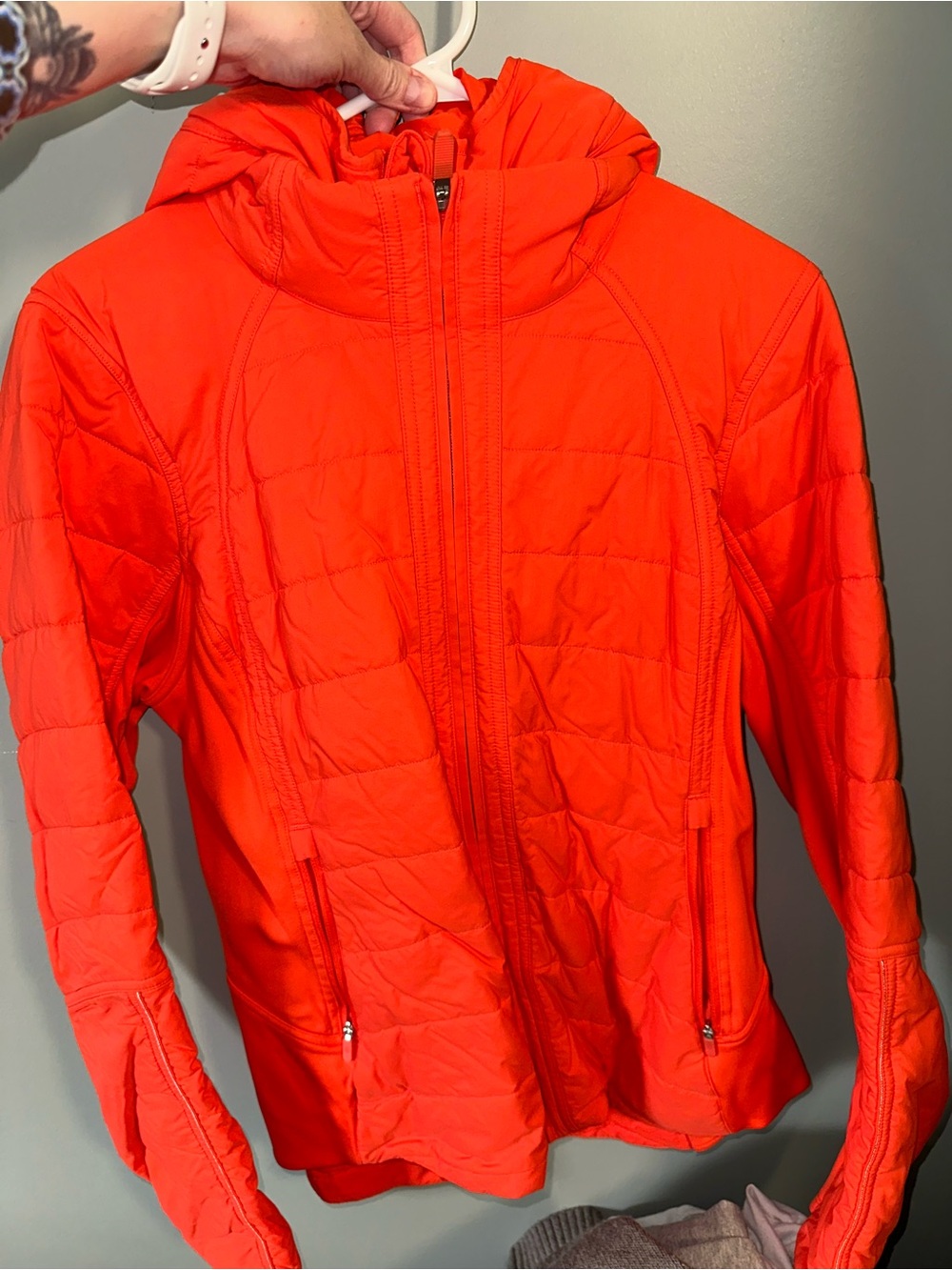 GUC 10 lululemon another Mile autumn red jacket